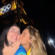 Tamires pede Gabi Fernandes em casamento aos pés da Torre Eiffel -  (crédito: Foto: Reprodução / Instagram)