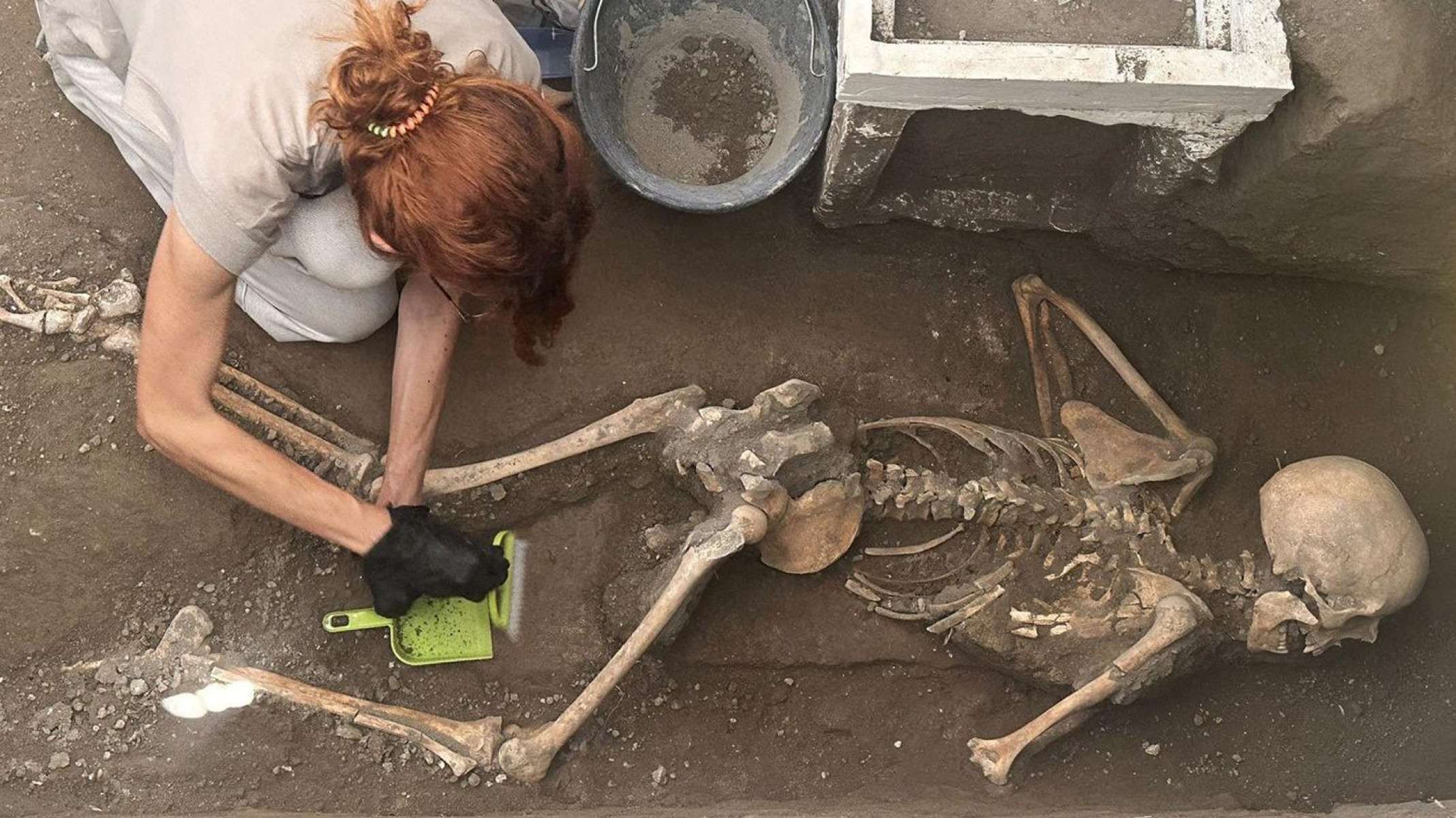 A fascinante descoberta de pequeno tesouro junto a casal morto em Pompeia