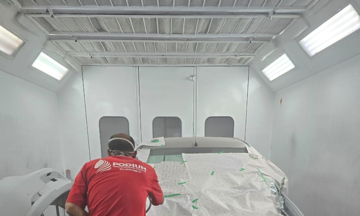 Ambiente controlado garante qualidade na pintura automotiva -  (crédito: DINO)