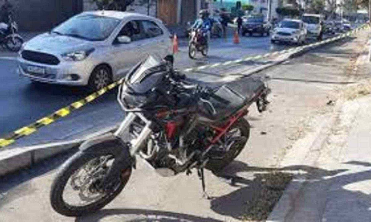 Trânsito ficou parcialmente interrompido na Rua Conçeição do Pará -  (crédito: Redes sociais)