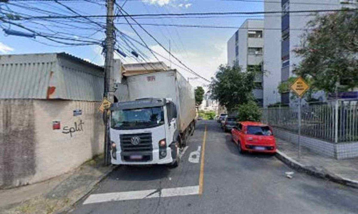 Esquina das ruas Senador Lúcio Bittencourt e Peçanha, onde aconteceu a agressão à PM e tiros foram disparados -  (crédito: Google maps)