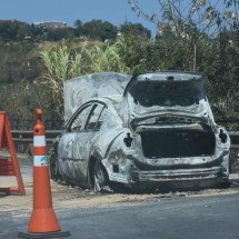 Carro pega fogo na BR-356 e complica trânsito na região Centro-Sul de BH - Gladyston Rodrigues/EM/D.A Press