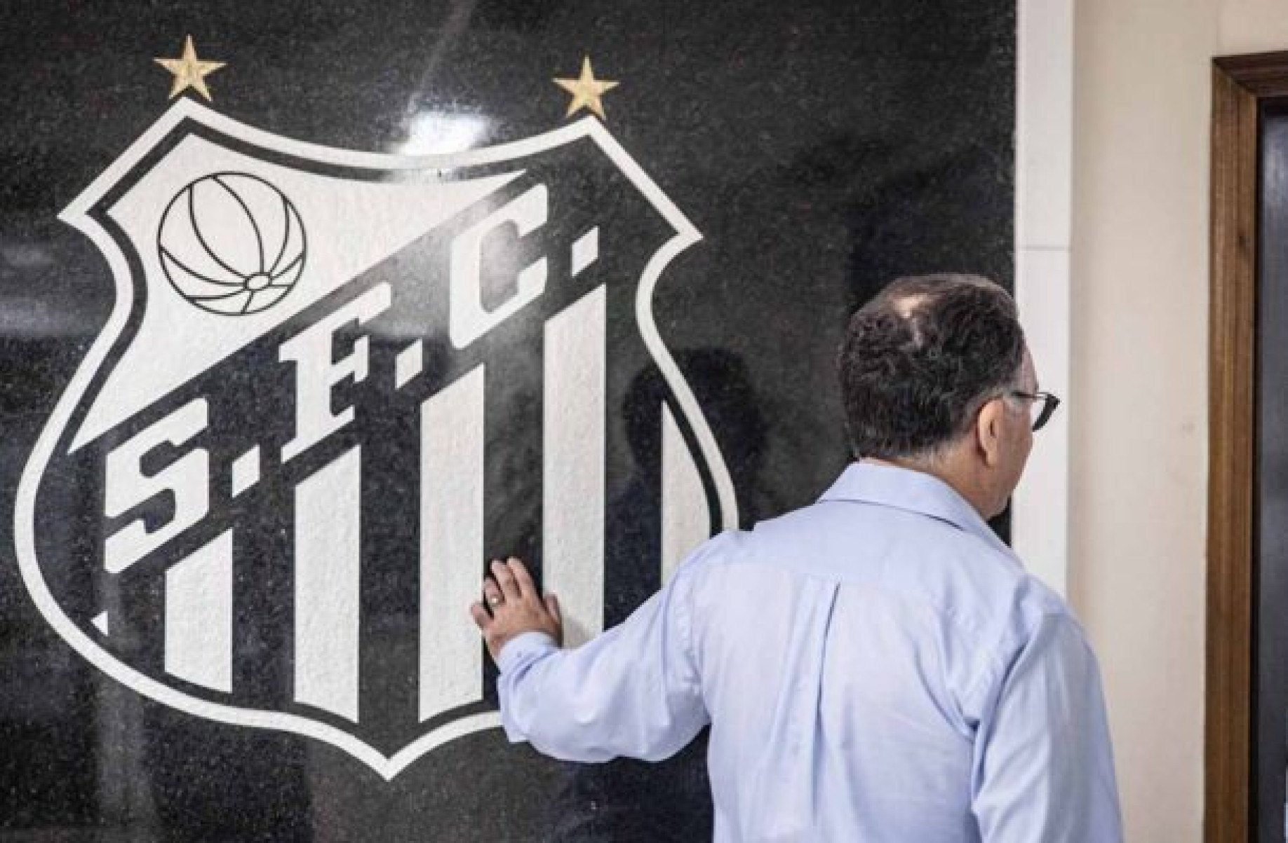 Santos faz acordo na CNRD para não sofrer mais punições na Fifa