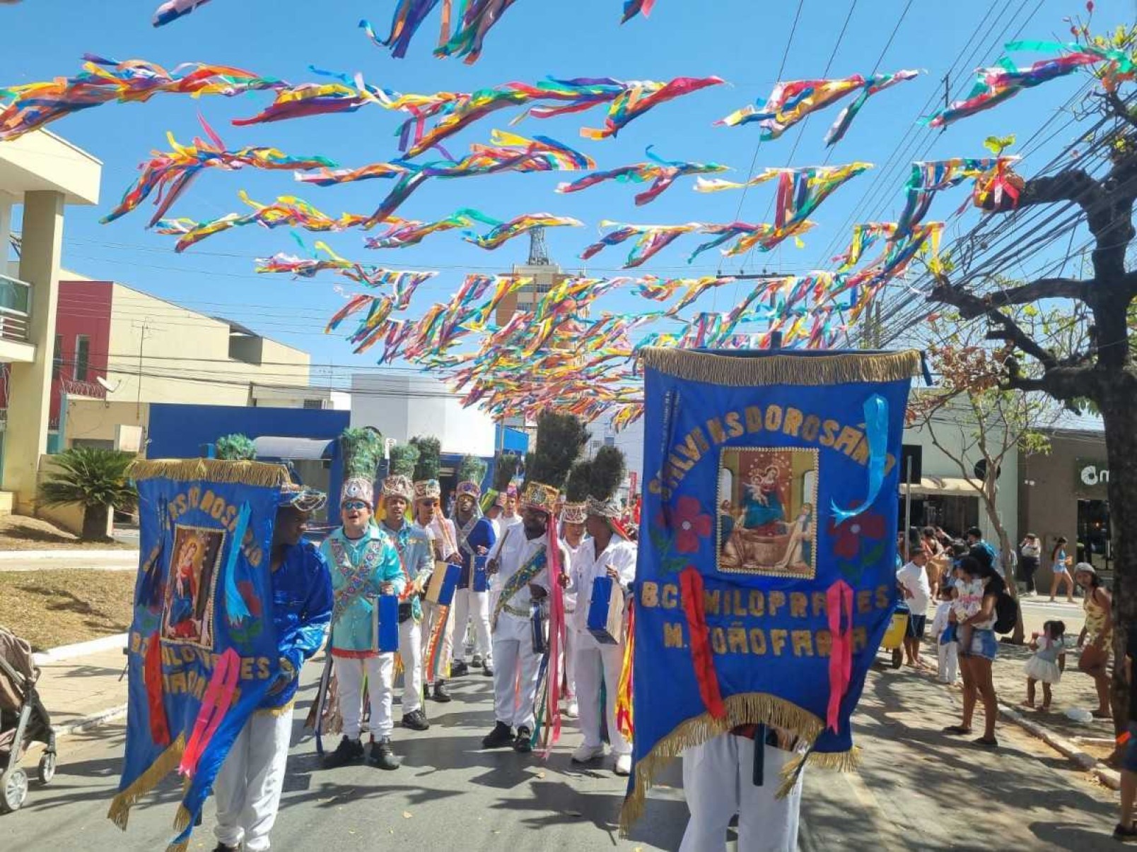 Montes Claros é ‘invadida’ pelo colorido das Festas de Agosto