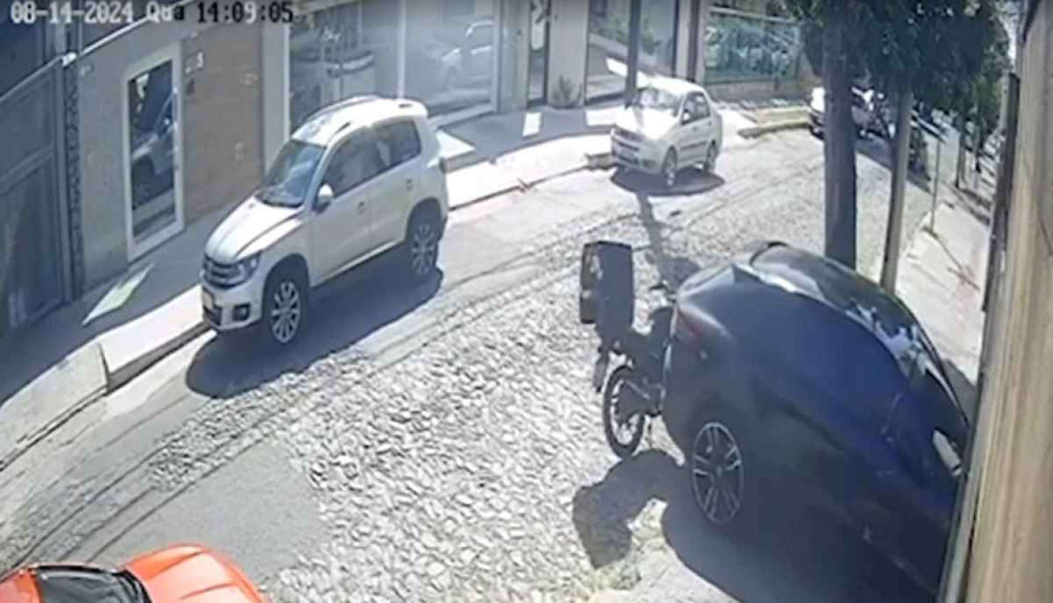 Vídeo: polícia vai intimar motorista de Porsche que ofendeu motoboy