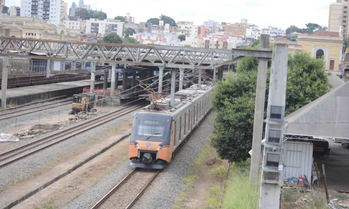 Com a antecipação do fim da obra, trens voltam a circular com tempo de intervalo habitual -  (crédito: Alexandre Guzanshe/EM/D.A. Press)