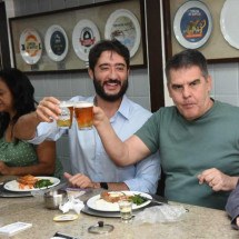 Gabriel Azevedo inicia campanha à PBH com 'kaol' e cerveja em bar no centro - Gladyston Rodrigues/EM/D.A Press