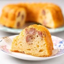 O pão de queijo virou bolo! Conheça a invenção que dá um nó na cabeça - Victor Schwaner/Divulgação