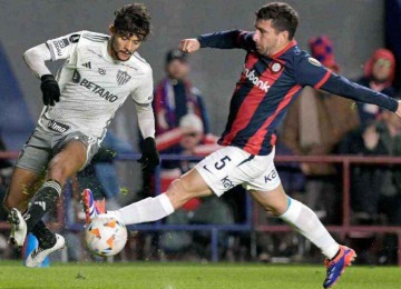 Diante do San Lorenzo-ARG, pelas oitavas de final da Libertadores, Galo teve 65% de posse de bola no jogo, mas ficou no empate por 1 a 1 -  (crédito: JUAN MABROMATA / AFP)