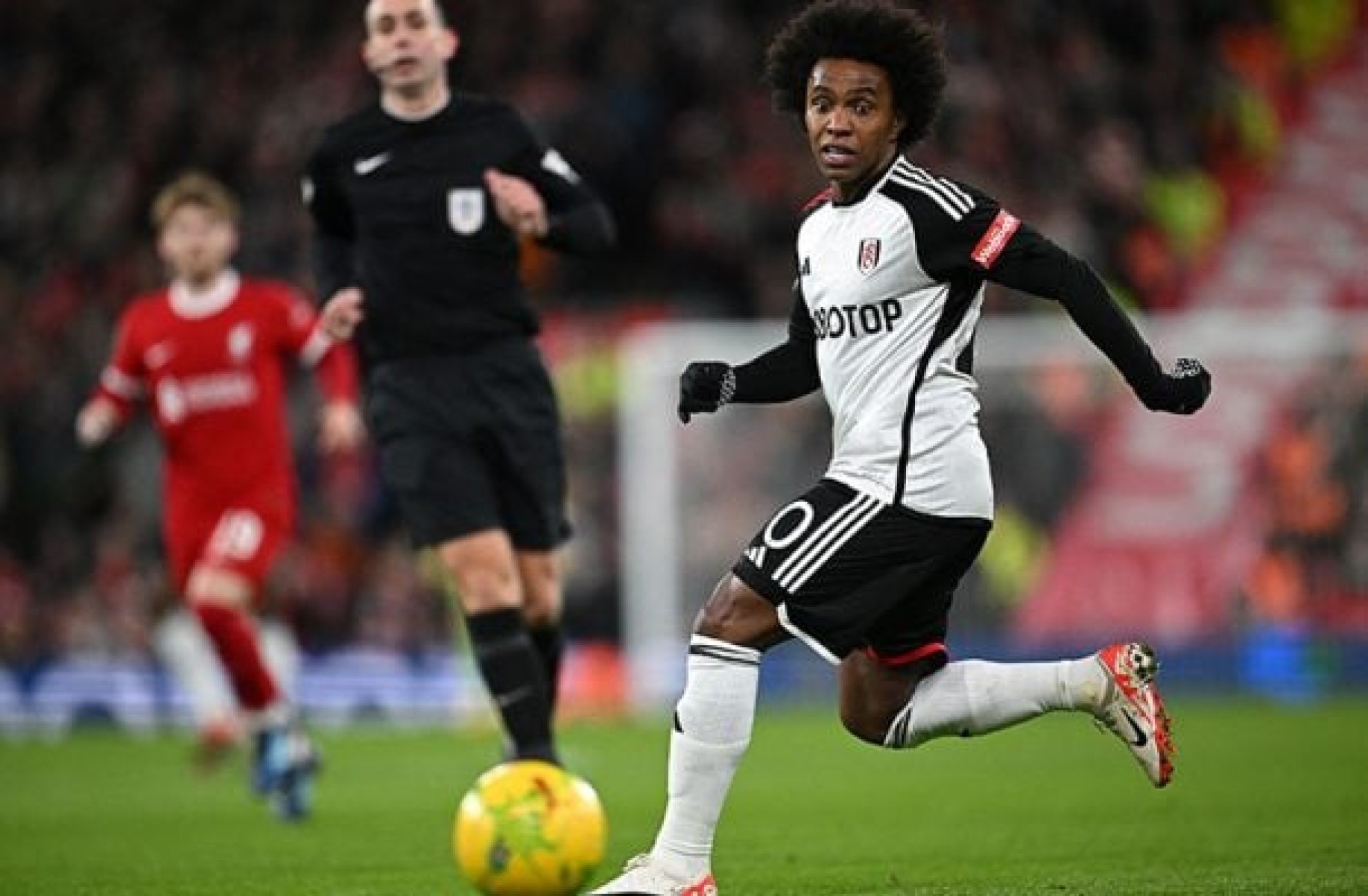 Willian deixa o Fulham, da Inglaterra, e fica livre no mercado