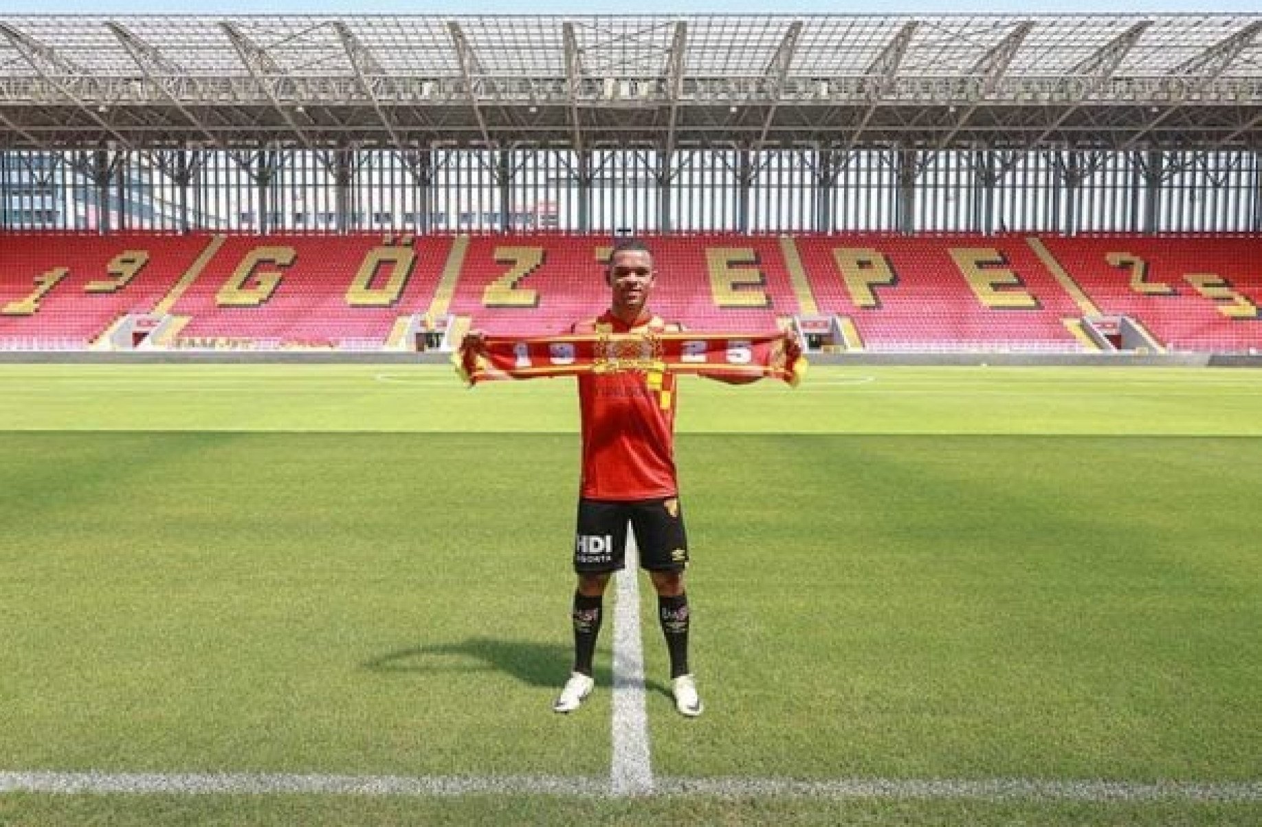 Göztepe anuncia a contratação de Juan, ex-São Paulo