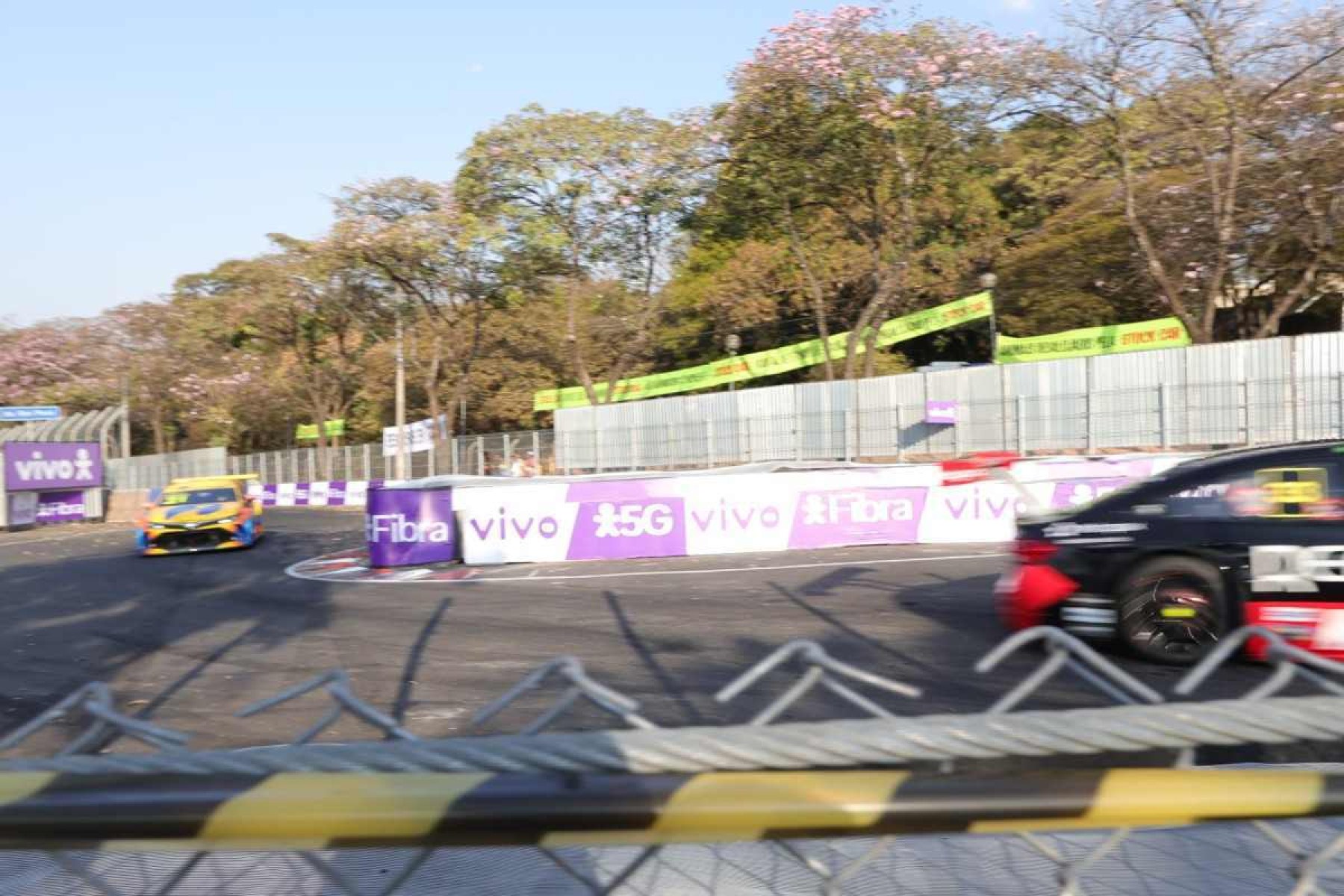 Stock Car: bloqueios no trânsito e barulho prejudicam comércios na Pampulha