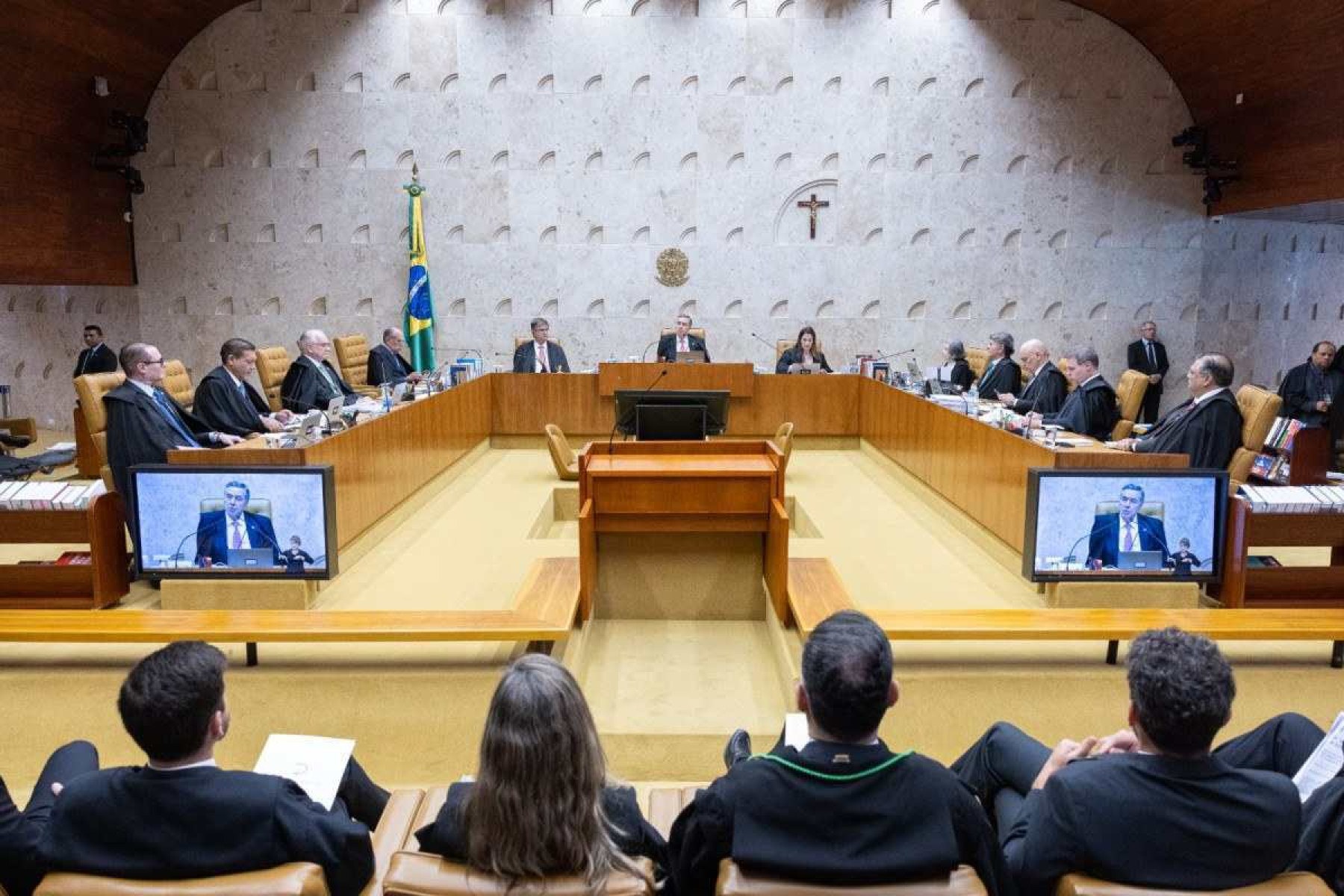 STF vira alvo de retaliações do Congresso após suspender 'emendas Pix'