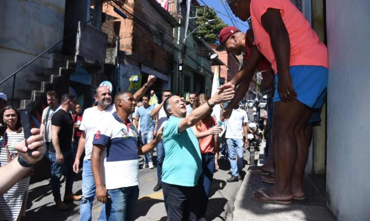 Candidato do Republicanos à PBH também foi acompanhado por sua vice Luísa Barreto (Novo) -  (crédito: Gladyston Rodrigues/EM/D.A Press)