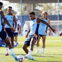 Jogadores do Real Madrid durante treinamento da equipe -  (crédito: Foto: Divulgação / Real Madrid)