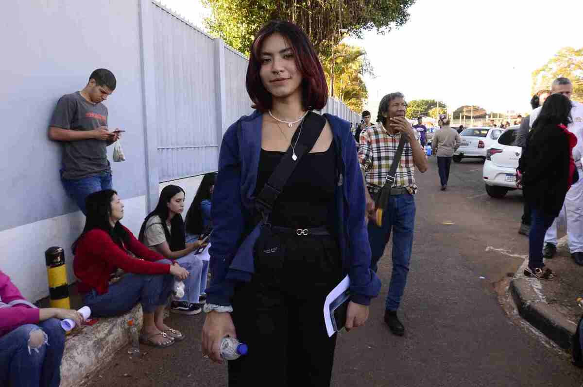 Alana Ribeiro, 20 anos, ressalta que enfrentou dificuldades na hora de redigir a redação -  (crédito: Marcelo Ferreira/CB/ DA PRESS)