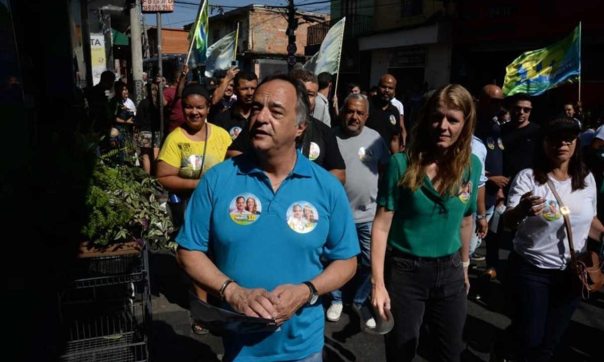 Tramonte fez uma caminhada pelo bairro Cabana do Pai Tomás, na Região Oeste da capital -  (crédito: Túlio Santos/EM/D.A.Press)