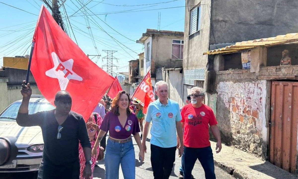 Rogério e Bella caminharam pelo Morro do Papagaio neste domingo -  (crédito: Ana Mendonça/EM/DAPRESS)