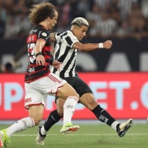 Tite aposta em David Luiz e comete outros erros. Ele não consegue fazer o Flamengo jogar como deveria.  -  (crédito:  Foto: Vitor Silva/Botafogo)