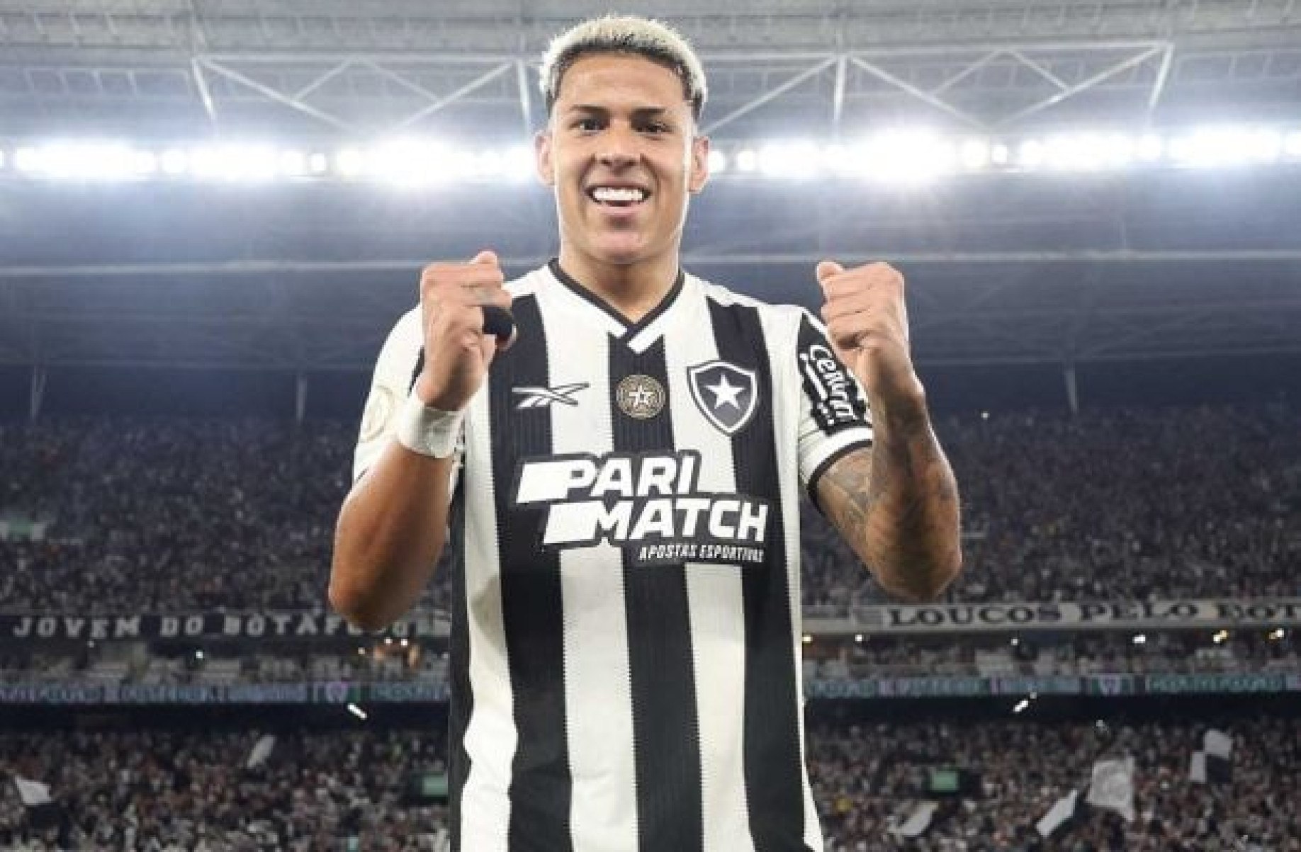 Matheus Martins celebra noite especial em vitória do Botafogo