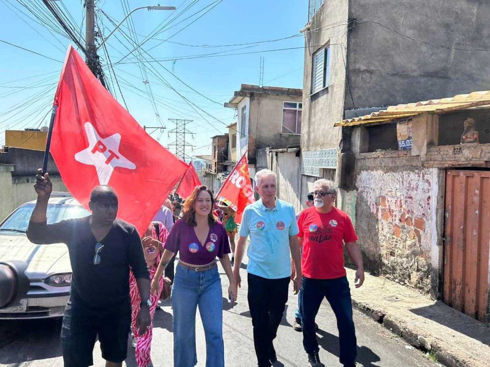 Rogério visita Morro do Papagaio e reafirma compromisso com Lula