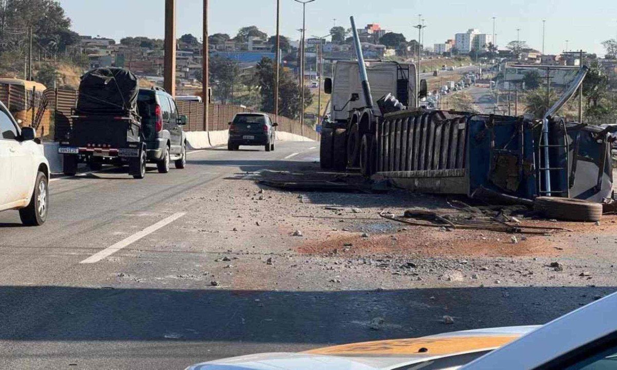 Engarrafamento, segundo a Polícia Militar Rodoviária (PMRv), chega a quatro quilômetros -  (crédito: Edesio Ferreira /EM/D.A Press)