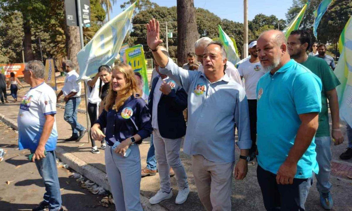 Tramonte e Luísa Barreto visitam o Barreiro para ouvir demandas de comerciantes -  (crédito: Edésio Ferreira/EM/D.A Press)