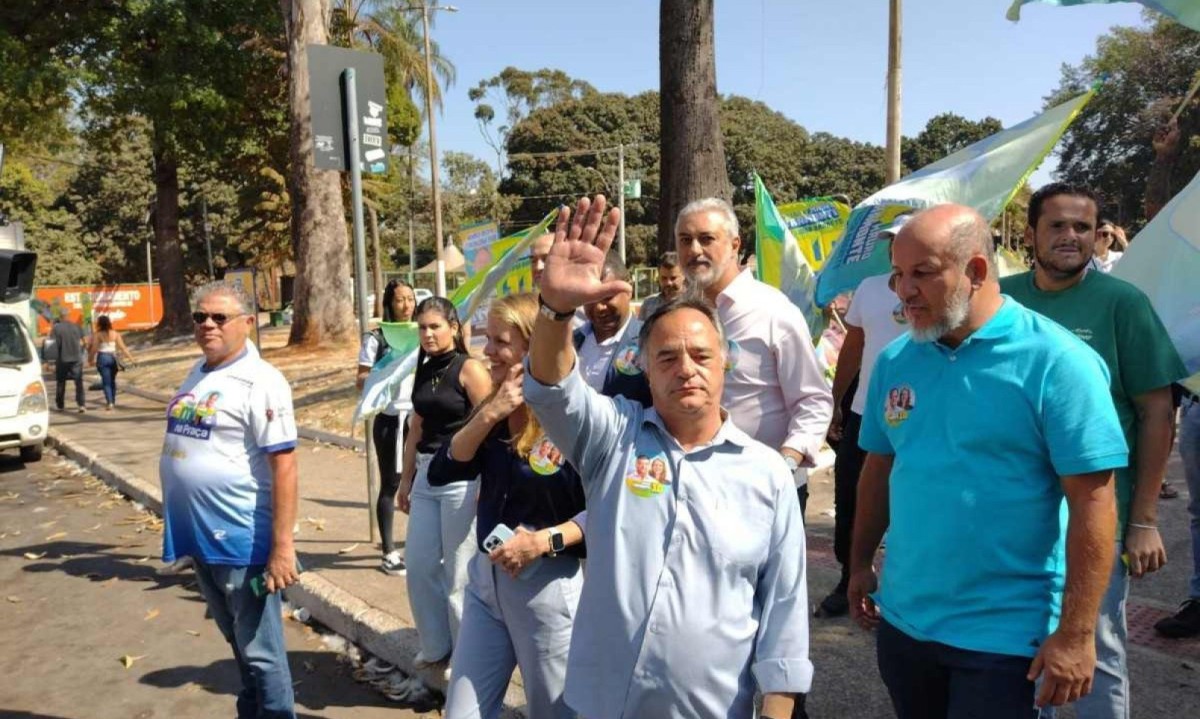 Tramonte e Luísa Barreto visitam o Barreiro para ouvir demandas de comerciantes
 -  (crédito: Edesio Ferreira/EM/D.A Press)