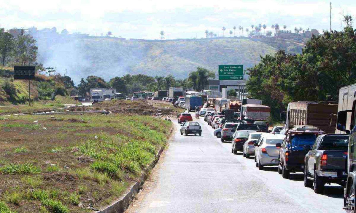 Governo federal arcar&aacute; com as obras da BR-381 nos trechos entre Belo Horizonte e Caet&eacute; -  (crédito: Edesio Ferreira/EM/D.A Press)