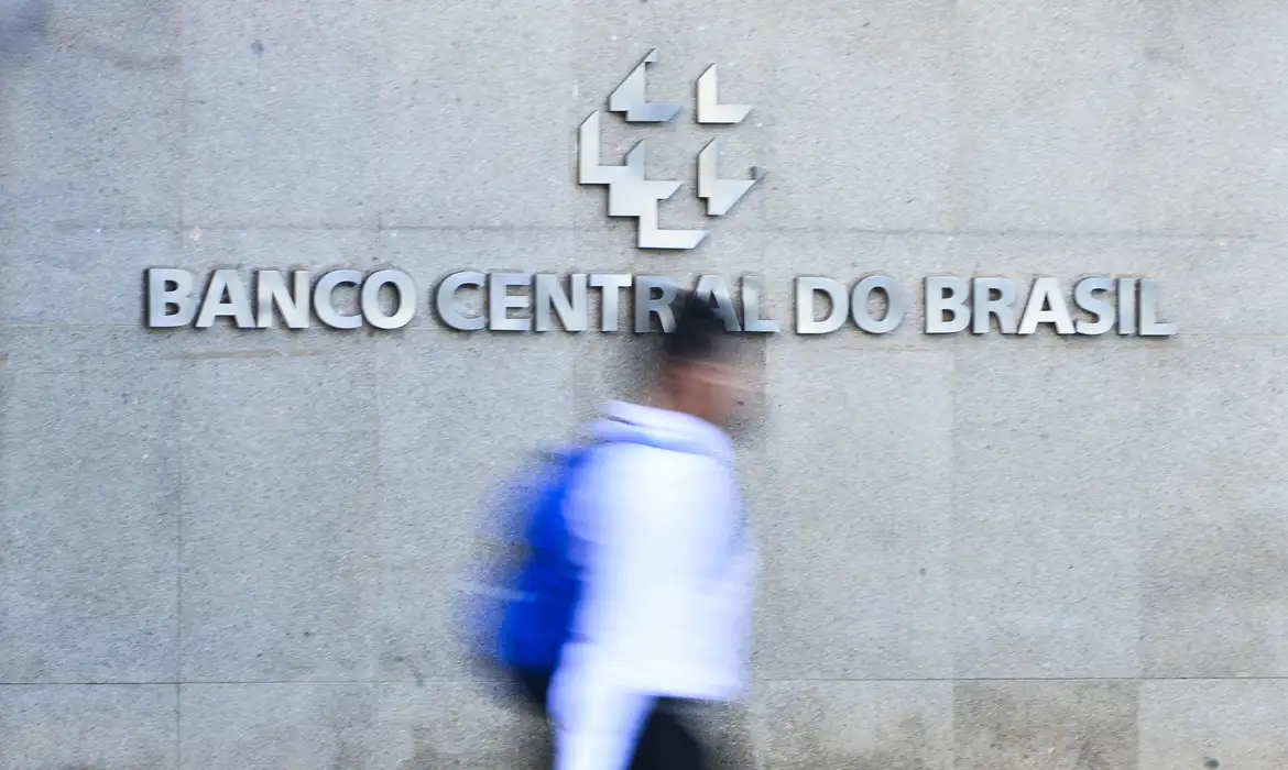 Mercado financeiro prevê inflação de 4,22% para 2024 -  (crédito: EBC)