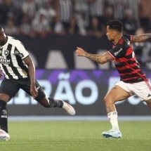 Allan sofre na marcação diante de Luiz Henrique -  (crédito: Foto; Vitor Silva/Botafogo)