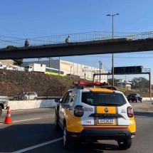 BH: Anel Rodoviário é liberado 6h depois que carreta bateu em passarela - Edesio Ferreira /EM/D.A Press