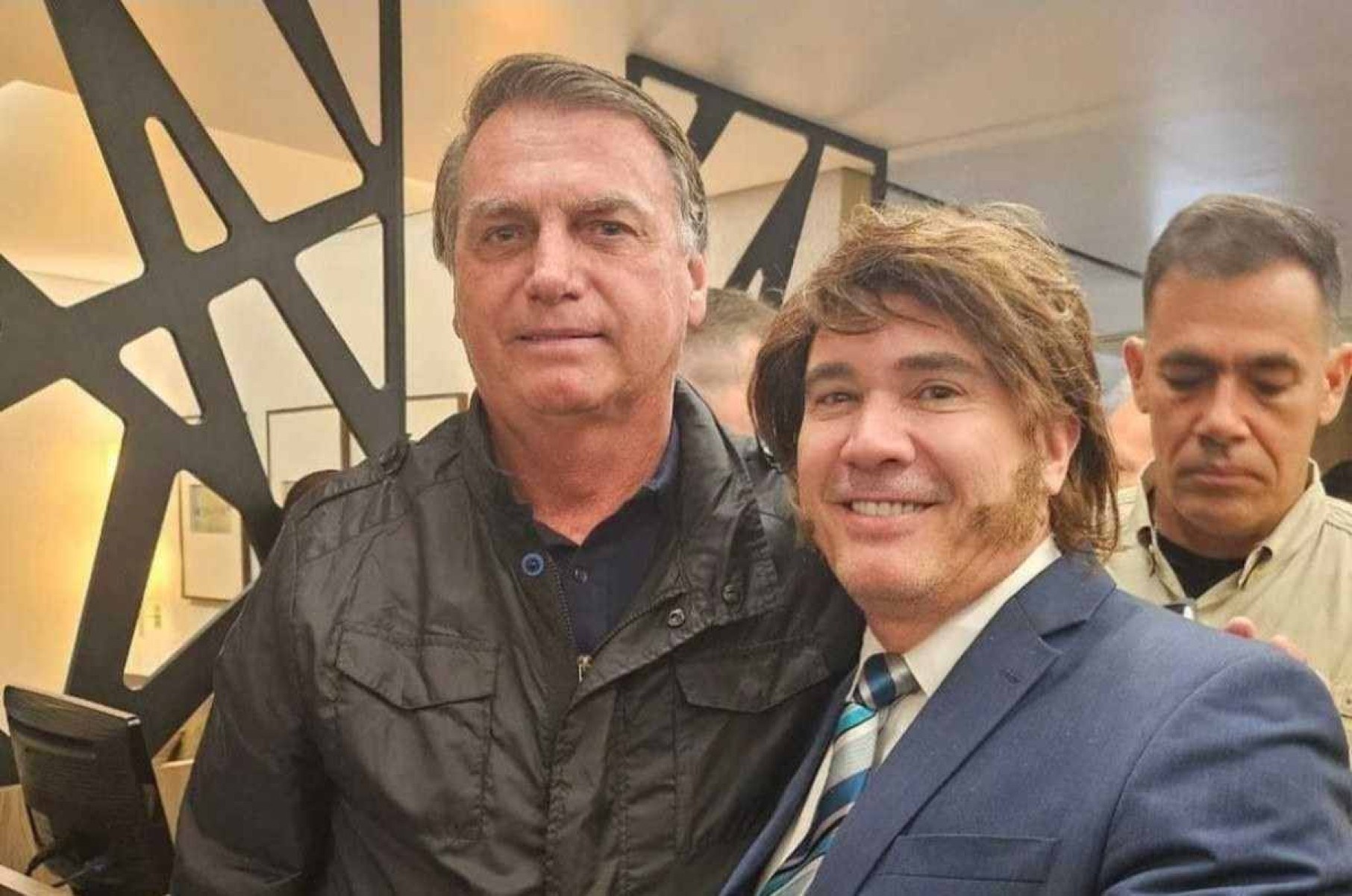 Sósia de Milei é candidato a vereador no partido de Bolsonaro; veja o vídeo