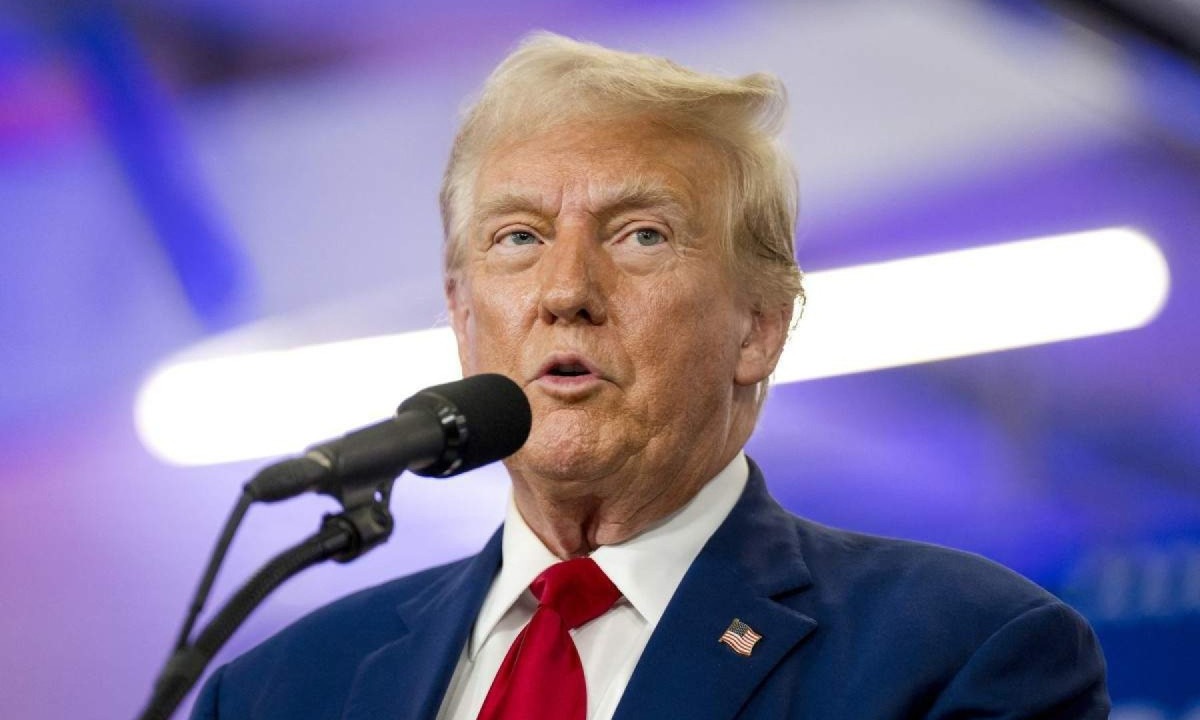  HOWELL, MICHIGAN - AUGUST 20: Republican presidential candidate, former U.S. President Donald Trump speaks during a visit to the Livingston County Sheriff's Office on August 20, 2024 in Howell, Michigan. Trump is visiting Michigan this week to discuss 