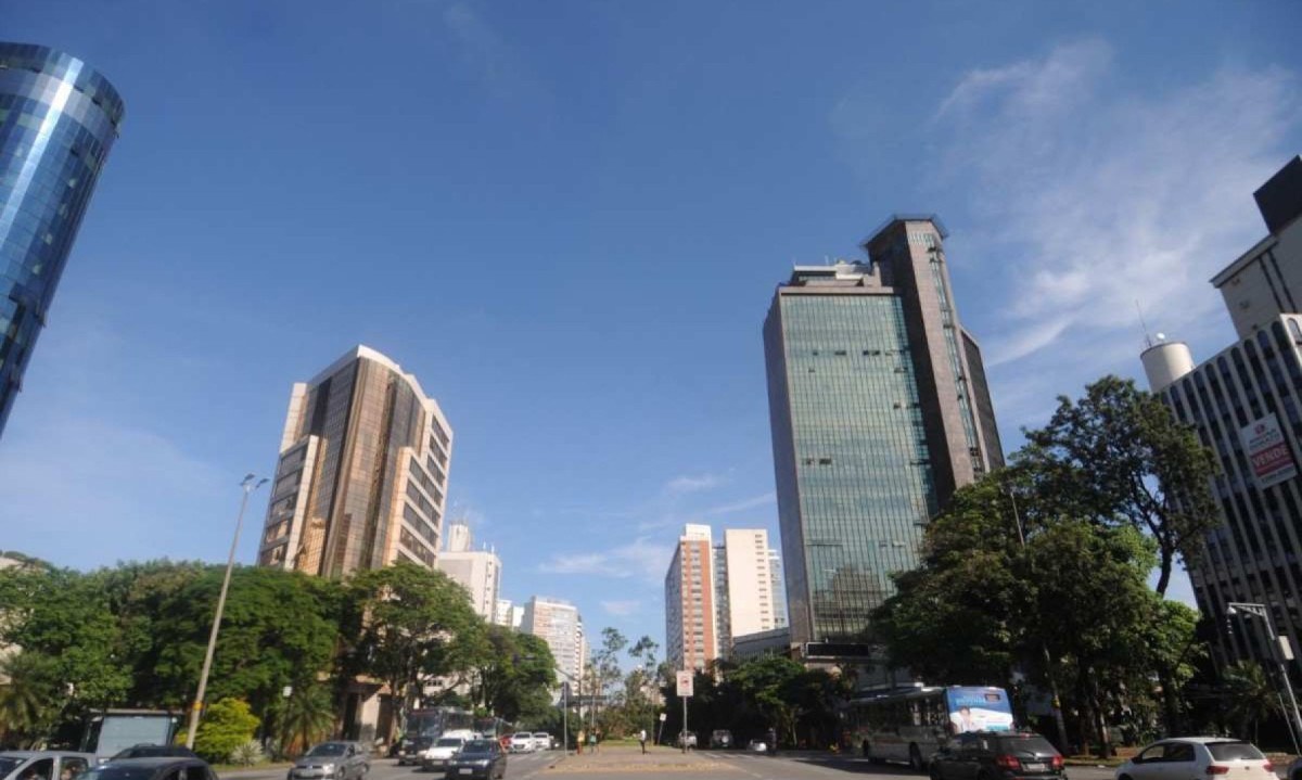 De acordo com a Defesa Civil, os termômetros da capital mineira podem bater 31°C nesta terça-feira (20/8) -  (crédito: Leandro Couri/EM/D.A Press)