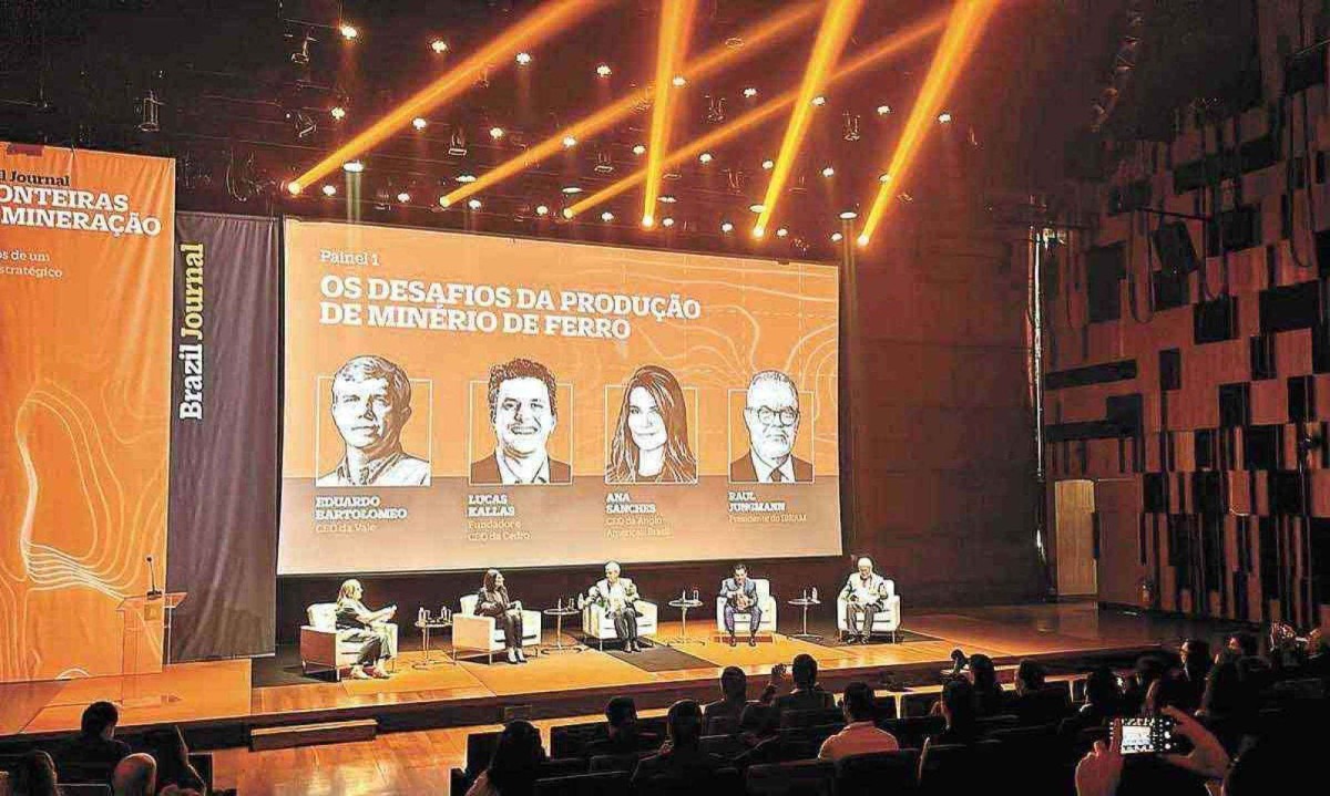 Seminário "Fronteiras da Mineração" reuniu importantes nomes do setor em São Paulo -  (crédito: Carmen Fernandes/Divulgação)