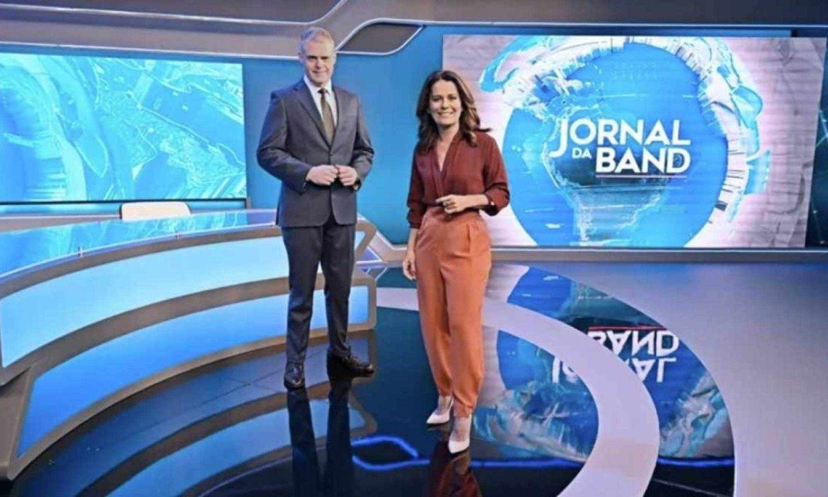 Adriana Araújo e Eduardo Oinegue apresentam o Jornal da Band -  (crédito: Reprodução/Band)