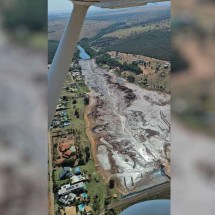 Barragem rompe e atinge casas de condomínio de luxo - Reprodução/Redes sociais