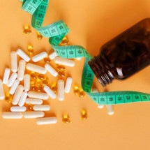 Uso de medicamentos para emagrecer sem indicação tem preocupado especialistas (Imagem: Artem Stepanov | Shutterstock)  -  (crédito: EdiCase)