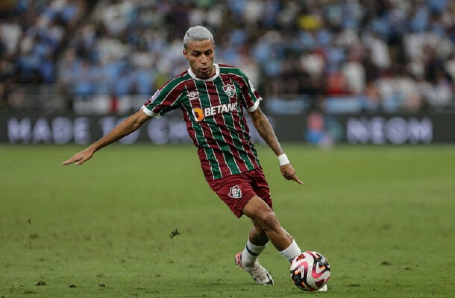 Fluminense confirma venda de Alexsander ao Al-Ahli