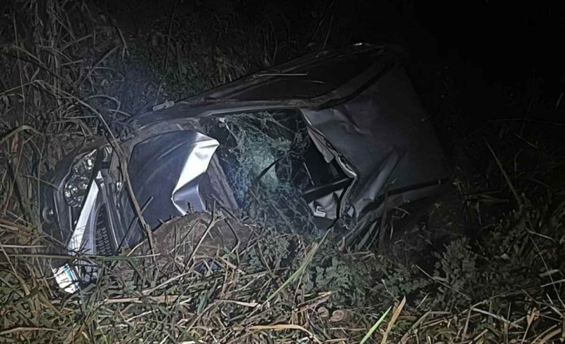 Motorista é ejetado e morre em acidente em rodovia da Grande BH