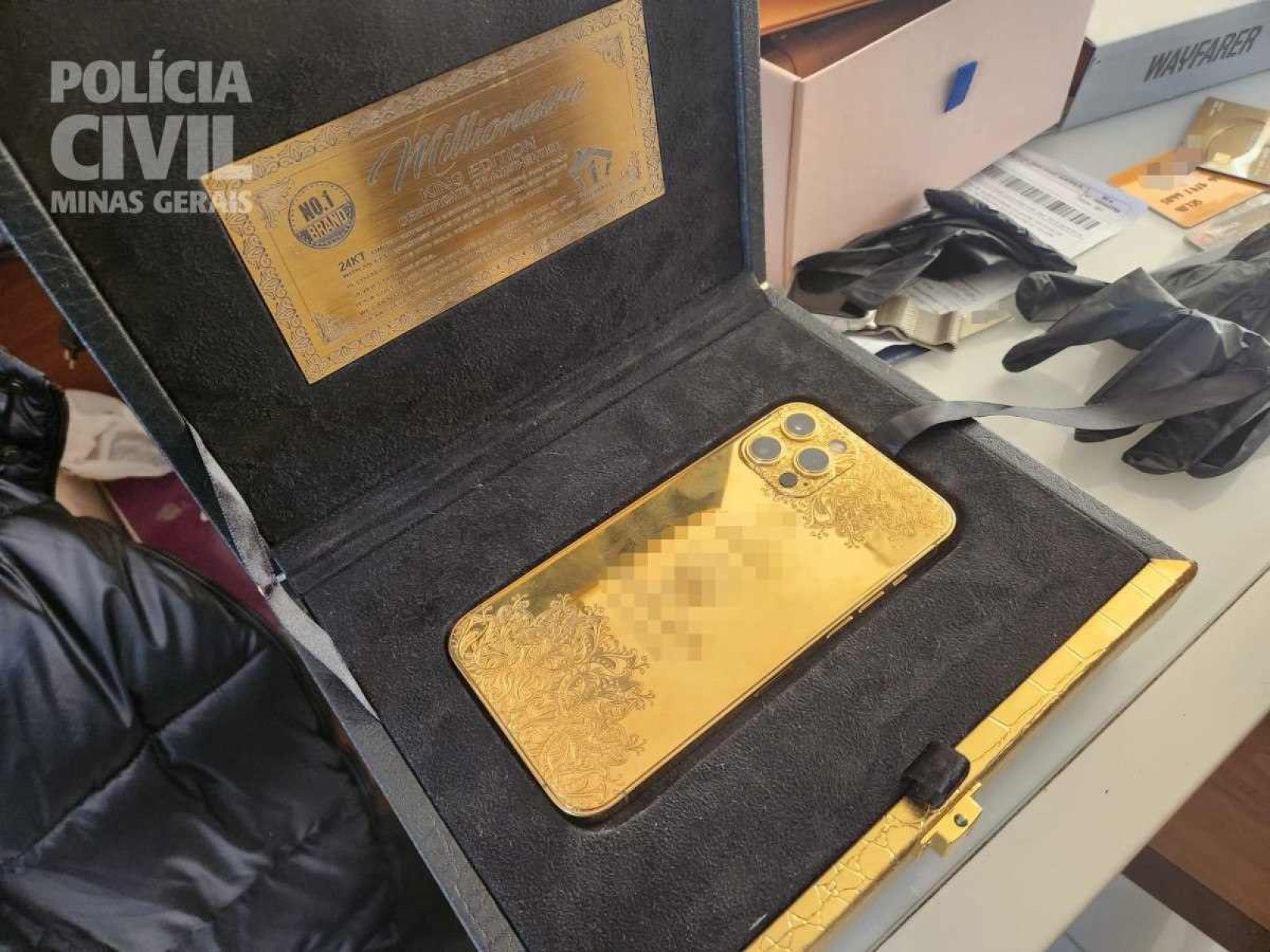 'Iphone de ouro' também foi apreendido