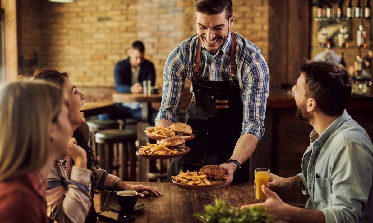 Restaurante dÃ¡ desconto para clientes simpÃ¡ticos
     -  (crédito:  drazen_zigic / FreePik)