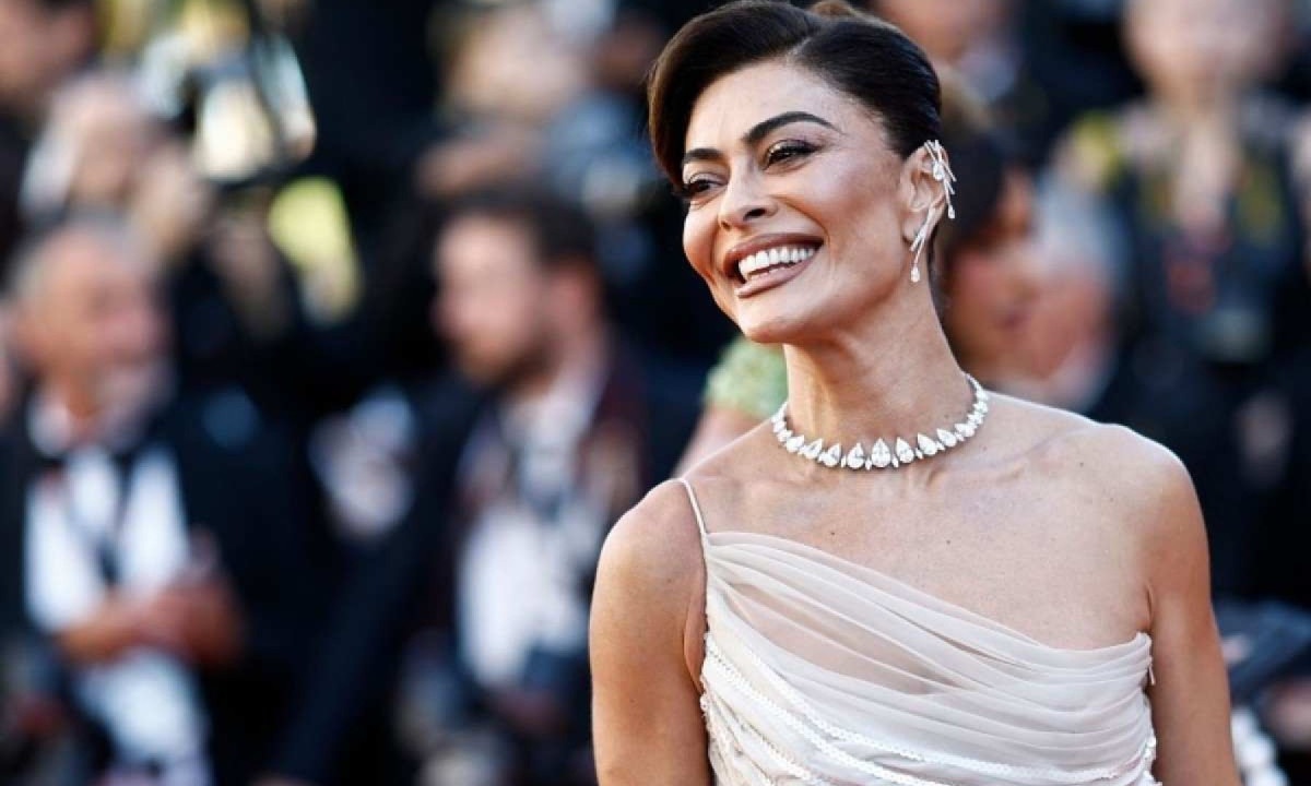 Após o acompanhamento psicológico, Juliana Paes diz entender melhor a importância dos cuidados com a saúde mental -  (crédito: Sameer Al-Doumy/AFP)