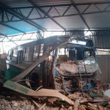 Batida de ônibus em imóvel deixa 20 pessoas feridas em MG - CBMMG