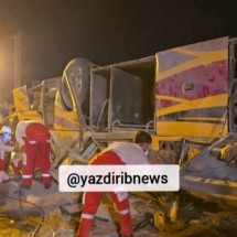 Ônibus capota e mata 28 peregrinos - AFP PHOTO / HO / IRIB NEWS