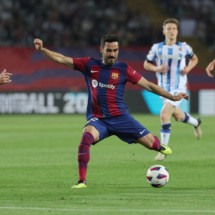  Barcelona's German midfielder #22 Ilkay Gundogan controls the ball during the Spanish league football match between FC Barcelona and Real Sociedad at the Estadi Olimpic Lluis Companys in Barcelona on May 13, 2024. (Photo by LLUIS GENE / AFP)
     -  (crédito:  AFP via Getty Images)