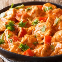 Frango ao curry com leite de coco (Imagem: AS Foodstudio | Shutterstock)  -  (crédito: EdiCase)