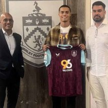 João Mendes em apresentação no Burnley  -  (crédito: Foto: Divulgação/Burnley)