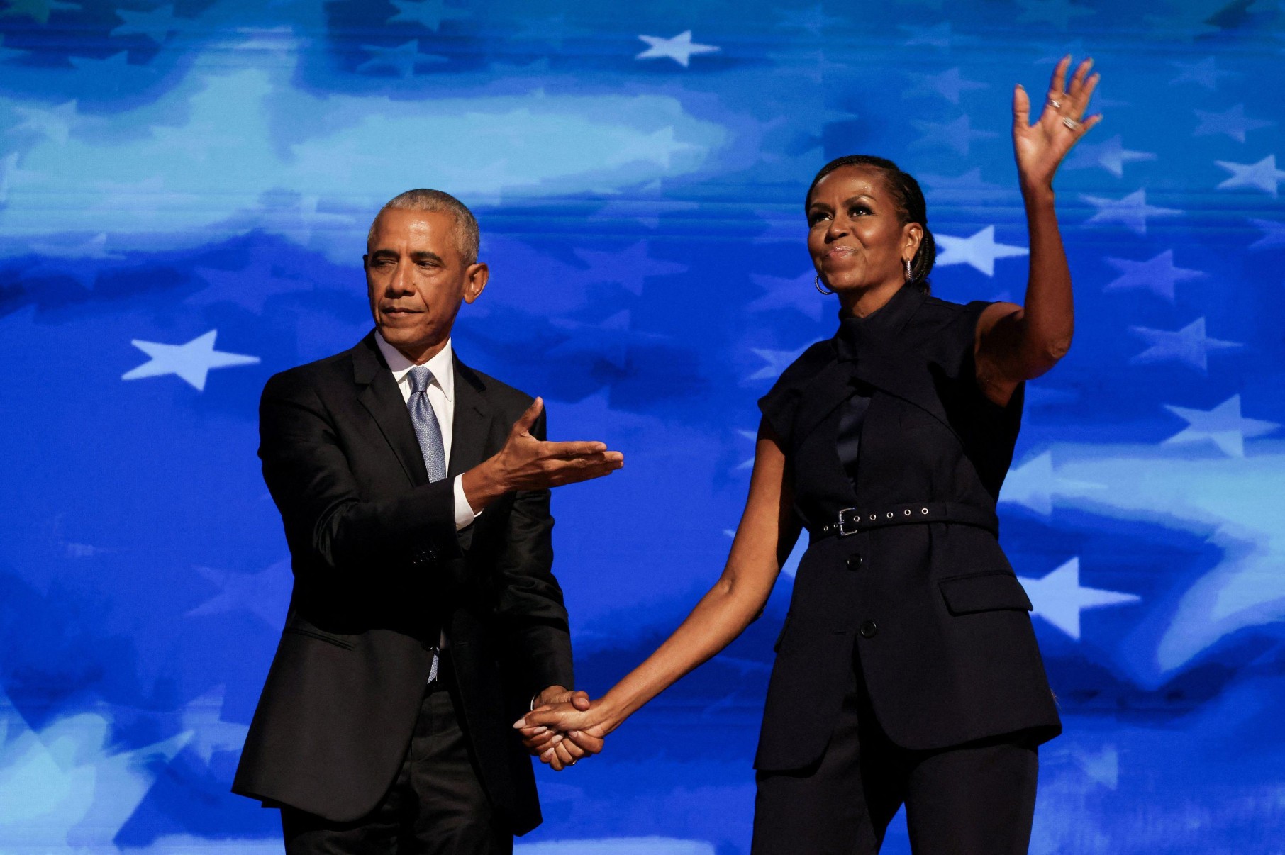 Os alertas em discurso de Michelle e Barack Obama durante Convenção Democrata